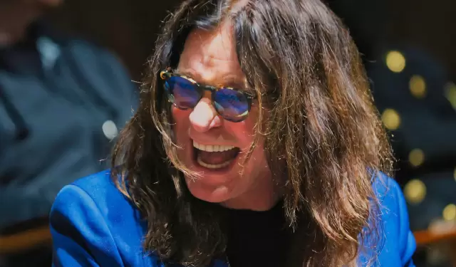 La familia de Ozzy Osbourne, conserv� su cuerpo unos d�as en casa.