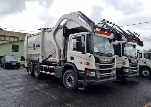Camiones de recolecci�n de basura adquiridos por el Municipio de Quito.