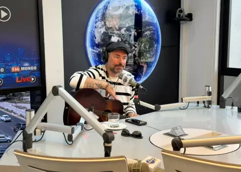 Santiago Cruz llega a FM Mundo con nueva canci�n y anuncia el estreno de su pr�xima marca de caf�.