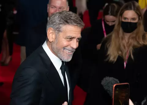 George Clooney cuestiona el impacto de la inteligencia artificial en Hollywood.