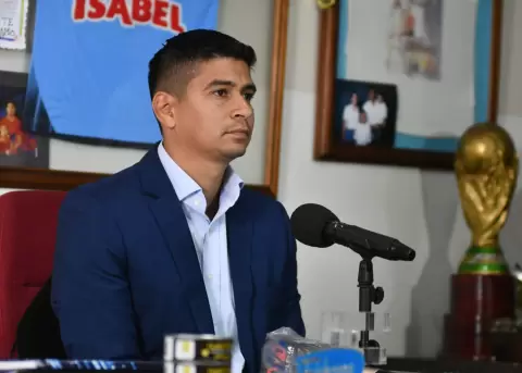 Jaime Estrada, precandidato a la Prefectura de Manab�, en las seccionales.