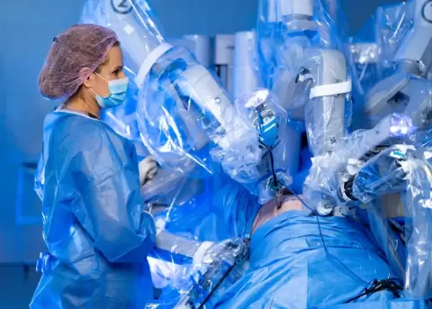 Cirug�a rob�tica y trasplantes de alta complejidad.