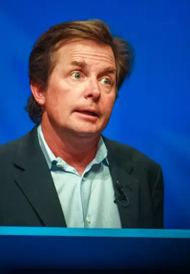Michael J. Fox enfrenta el Parkinson mientras mantiene viva la esperanza.