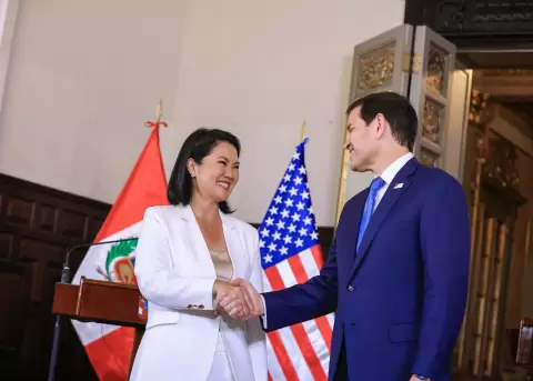 Keiko Fujimori, presidenta de Per� (i) con Marco Rubio, secretario de Estado de Estados Unidos, Marco Rubio (d).
