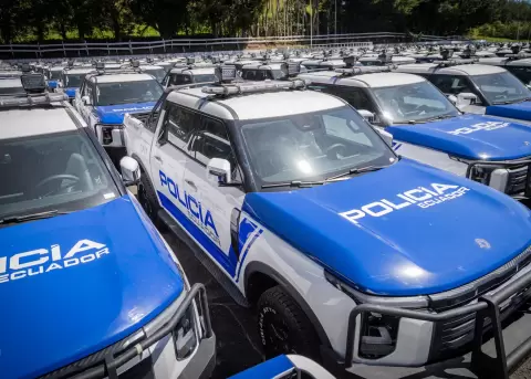 500 nuevos patrulleros fueron entregados a la Polic�a Nacional.