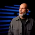 'De cara al lodo' renace como el nuevo himno de Sergio Sacoto