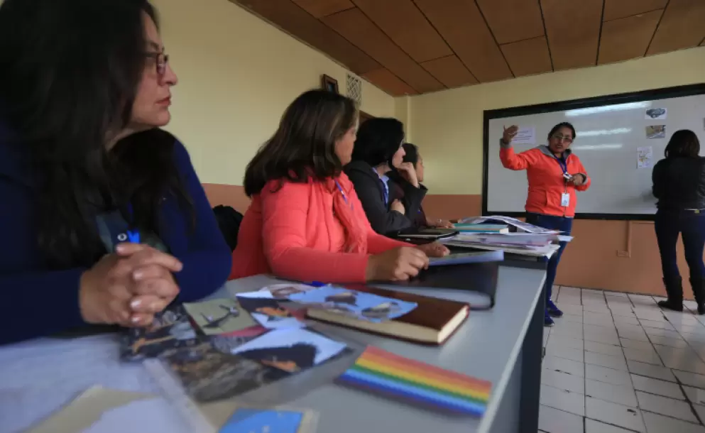 Docentes en Ecuador no trabajar�n los s�bados: Corte Constitucional deja sin efecto disposici�n del Ministerio de Educaci�n
