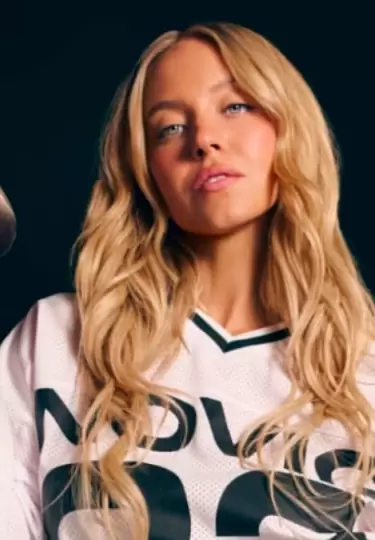 Sydney Sweeney protagoniza campa�a publicitaria que genera cr�ticas y conversaci�n en redes sociales.