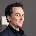 Rechazaron a Matthew Rhys del Ej�rcito y termin� ganando dos Emmy