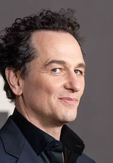 Matthew Rhys conquista dos Emmy y convierte una historia de rechazo en �xito.