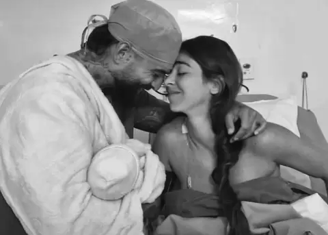 Maluma celebra la llegada de su segundo hijo junto a Susana G�mez.