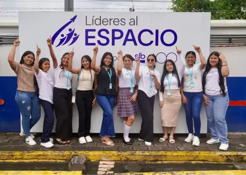 10 ni�as de la Amazon�a conocer�n el Centro Espacial de Houston.