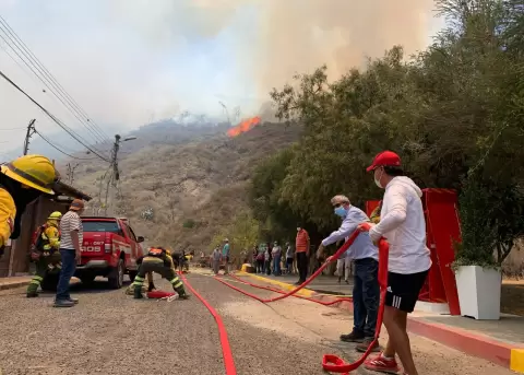 Incendio sobre el cerro Casitagua, en el sector de Pusuqu�.