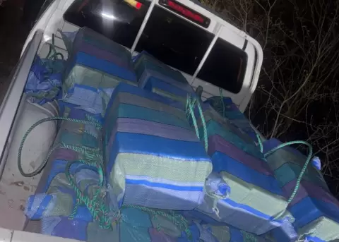 Incautaci�n de 1.6 toneladas de droga en Manta.
