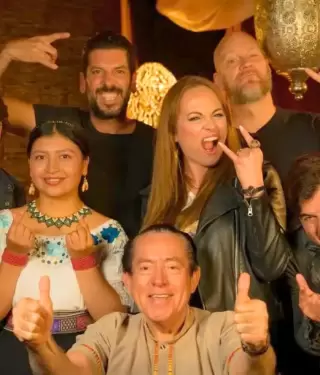 Black Sun y �usta Picuasi unen sus voces con un tema cl�sico.