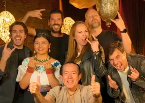 Black Sun y �usta Picuasi unen sus voces con un tema cl�sico.
