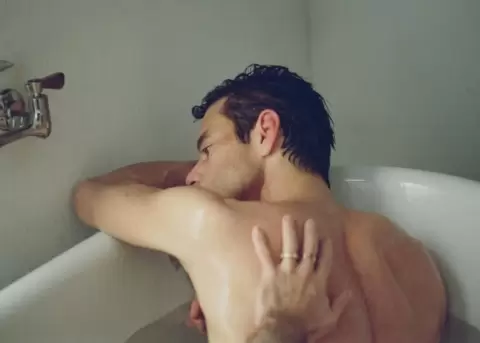 Rami Malek protagoniza un �ntimo drama sobre amor, arte, enfermedad y supervivencia.