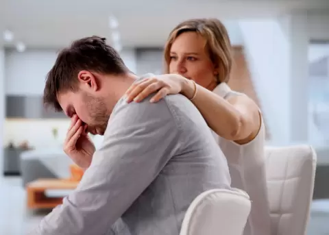 Los detalles, abrazos y estar presente cuando tu pareja atraviesa un momento dif�cil es  una forma de apoyo.