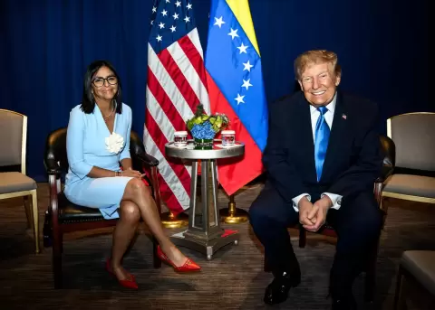 La presidenta interina de Venezuela, Delcy Rodr�guez, junto al presidente de EE.UU., Donald Trump, en Nueva York, el 22 de septiembre de 2026.