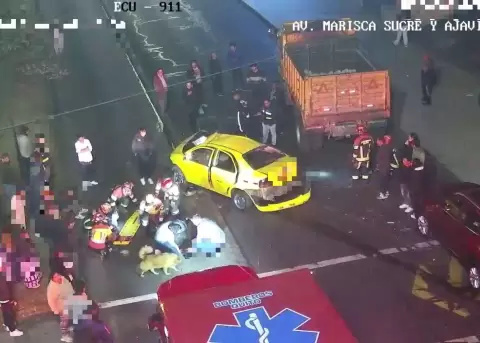 Una persona muri� y otras cuatro resultaron heridas tras un siniestro de tr�nsito en el sur de Quito, el 23 de septiembre de 2026.