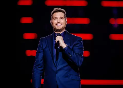 Michael Bubl� estren� el estadio con un concierto inolvidable.