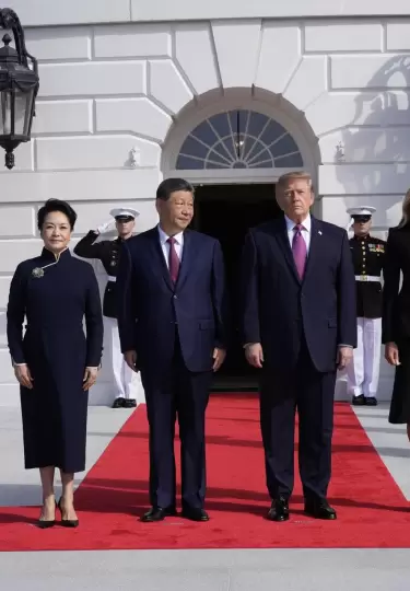 El presidente de EE.UU., Donald Trump, y la primera dama, Melania Trump, reciben al presidente de China, Xi Jinping, y a la primera dama, Peng Liyuan.