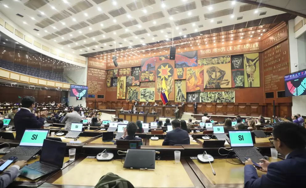 Asamblea aprueba Ley de Aviaci�n Civil en medio de cr�ticas del corre�smo y el PSC por el control de los aeropuertos