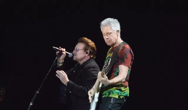 U2 regresa con nueva m�sica, colaboraciones y un t�tulo en espa�ol.