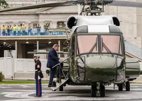El presidente de Estados Unidos, Donald Trump, sube al helic�ptero Marine One, en el Jard�n Sur de la Casa Blanca, el 21 de septiembre de 2026.