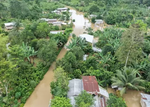 Desbordamiento de r�o en Muisne, Esmeraldas.