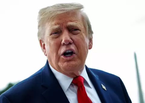 El presidente de EE.UU., Donald Trump, antes de partir del nuevo helipuerto South Lawn en el Marine One en la Casa Blanca.