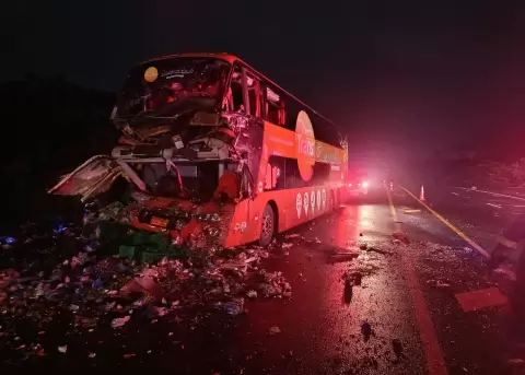Un bus de la cooperativa Trans Esmeraldas se accident� la noche del 26 de septiembre de 2026 en Guayas.