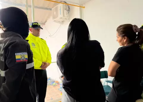 Inda Pe�arrieta y Michelle Mac�as Pe�arrieta, esposa e hija de alias Fito, respectivamente, fueron detenidas en Colombia el 27 de septiembre de 2026.