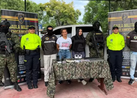 Inda Pe�arrieta y Michelle Mac�as Pe�arrieta, esposa e hija de alias Fito, respectivamente, fueron detenidas en Colombia el 27 de septiembre de 2026.