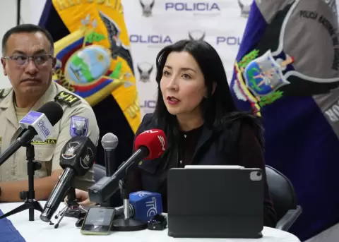 Carolina Andrade, secretaria de Seguridad de Quito (d).