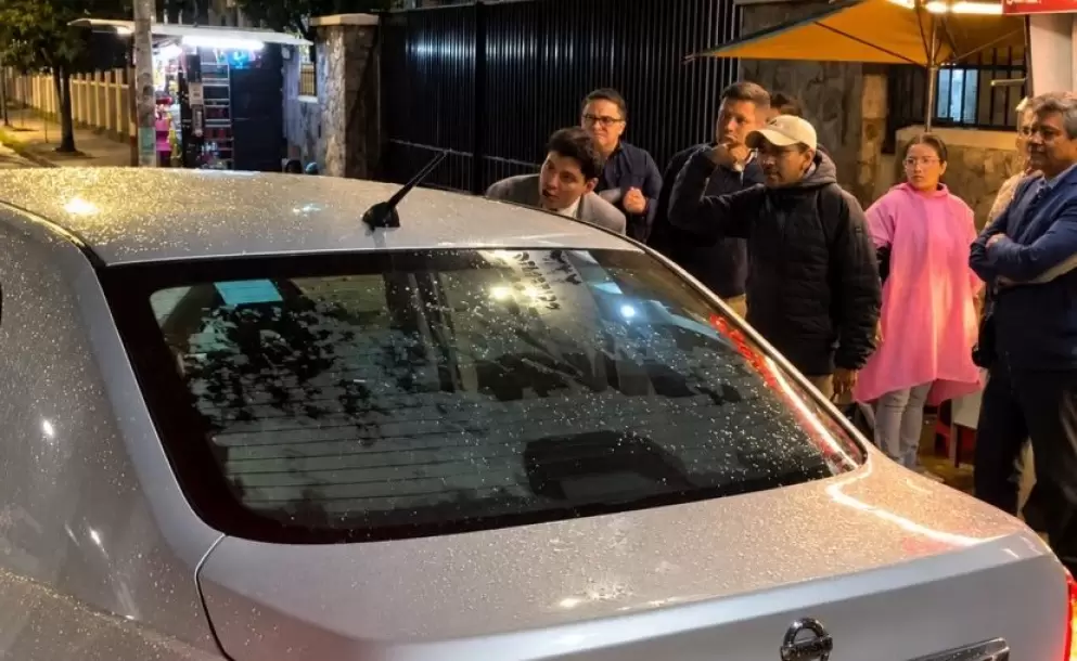 Conductor amenaza con machete tras invadir ciclov�a en Quito