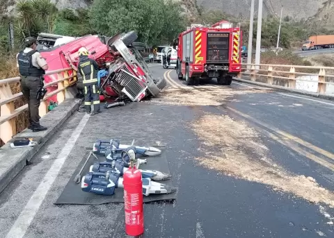 Siniestro de tr�nsito, via Quito-Cayambe.
