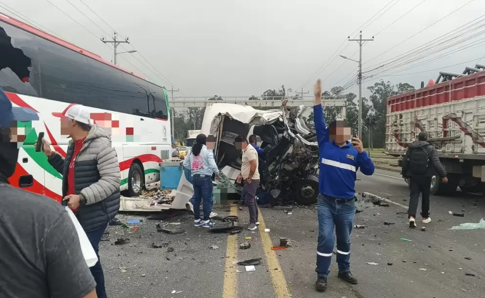 Siniestro de tr�nsito en Tambillo deja un muerto y seis heridos