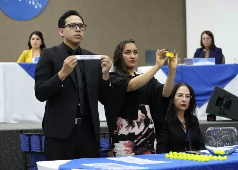 Sorteo p�blico para definir el orden de candidaturas al CPCCS en las papeletas electorales.