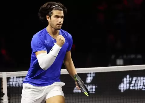 Alcaraz avanza a una nueva fase en el torneo de Tokio