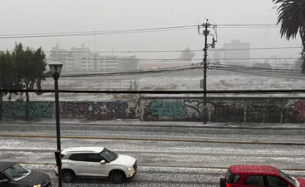 Lluvia provoca inundaci�n en la estaci�n El Labrador del Metro de Quito