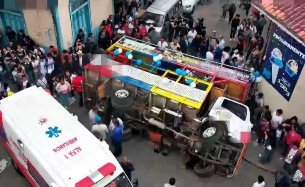 Chiva se volc� en Azogues dejando 22 heridos