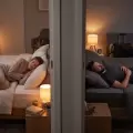 "Sleep divorce": por qué cada vez más parejas eligen dormir en habitaciones separadas