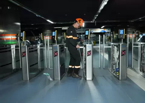 Labores de reacondicionamiento de la estaci�n Labrador del Metro de Quito.