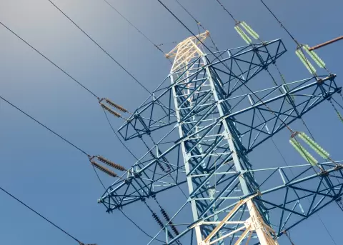 L�nea el�ctrica de alto voltaje.
