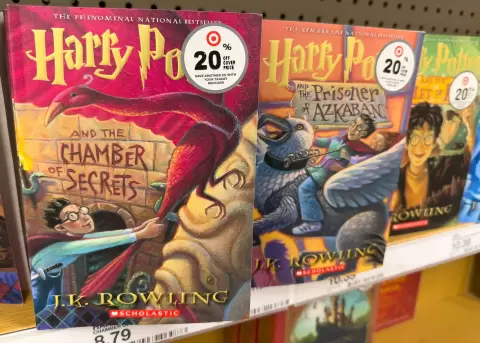 Harry Potter ampl�a su universo con nuevas gu�as dedicadas a personajes queridos de Hogwarts.