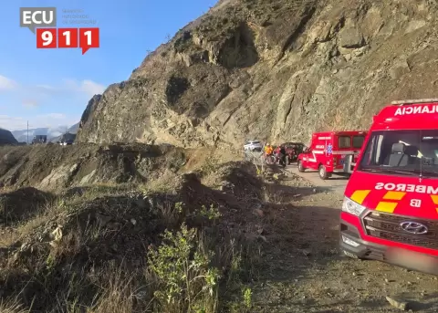 Un veh�culo cay� a un barranco en el sector El Guadual, en Ibarra, la madrugada del 9 de octubre de 2026.
