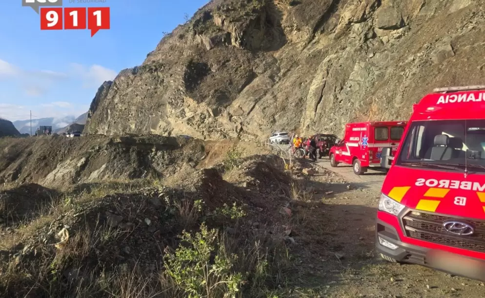 Cuatro heridos y un fallecido tras ca�da de veh�culo a un barranco en Ibarra