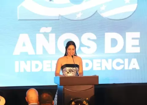 Tatiana Coronel, alcaldesa subrogante de Guayaquil, durante la sesi�n solemne del Concejo Cantonal este viernes 9 de octubre.