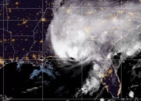 El hurac�n Isa�as tras tocar tierra el 9 de octubre de 2026, cerca de Destin, en el noroeste de Florida (Estados Unidos).